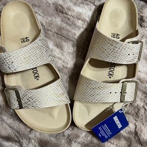 ✨BRAND NEW✨ Birkenstock-Arizona Shiny Python Eggshell